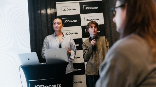 Vimmelbilder från höstens första casefrukost