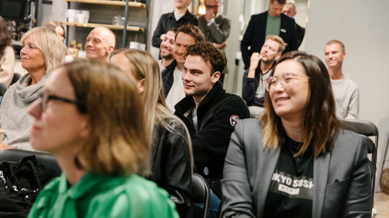 Vimmelbilder från höstens första casefrukost