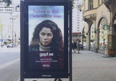 JCDecaux stödjer kampen mot hedersvåldet tillsammans med GAPF