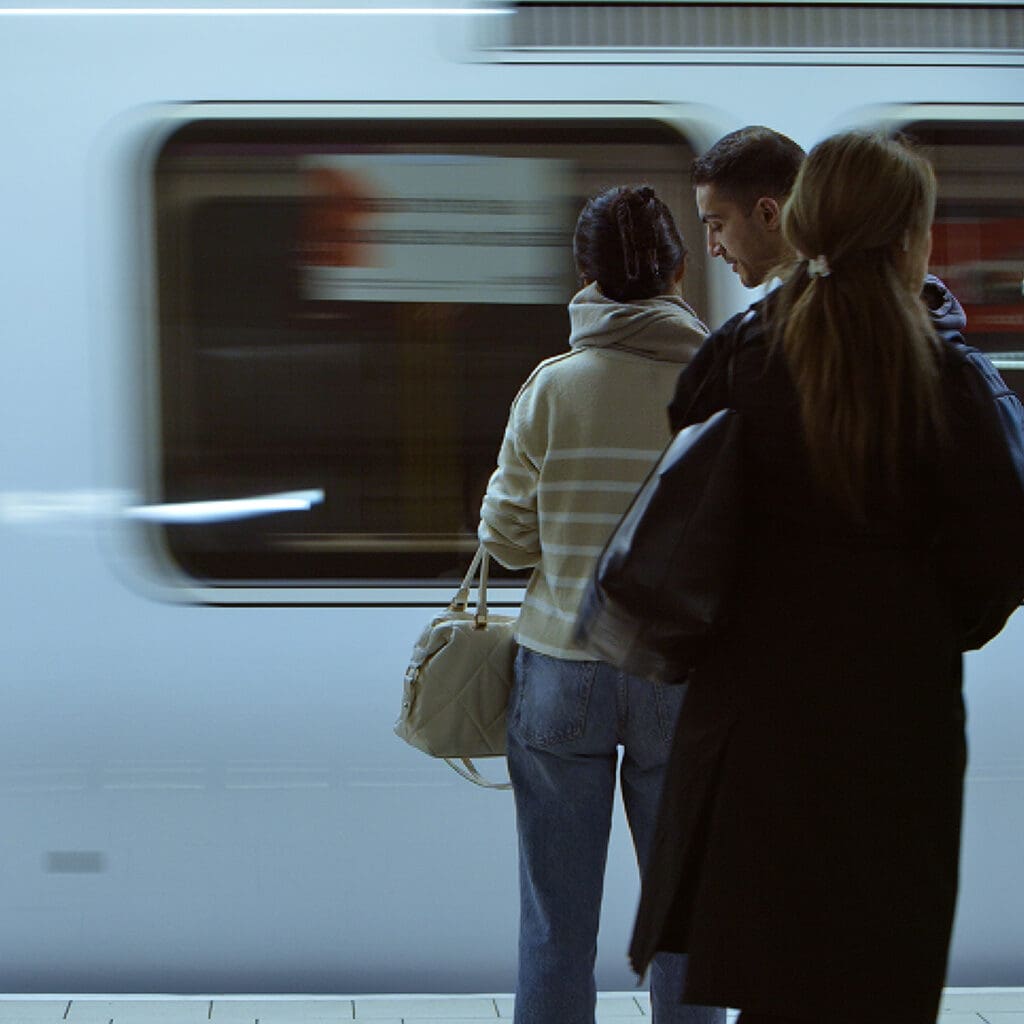 Resenärer vid Metro-nätverk JCDecaux